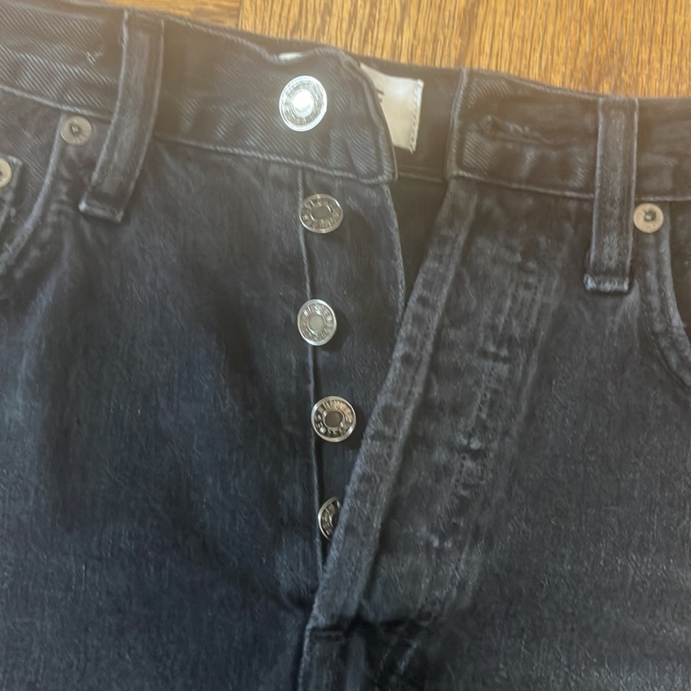 Agolde Riley Cutoff Shorts in Color Vortex - Picture 4 of 7